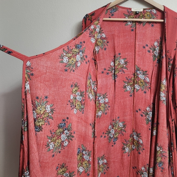 Floral Kimono Wrap Cover-up Midi Flowy 3/4 Sleeve Catch Me Medium Coral Pink - Picture 4 of 9